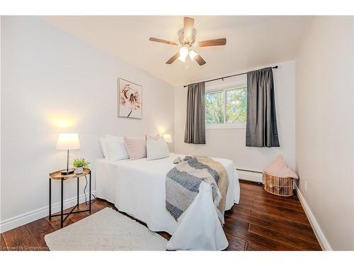 A & B-515 Brookhaven Crescent, Waterloo, ON - Indoor Photo Showing Bedroom