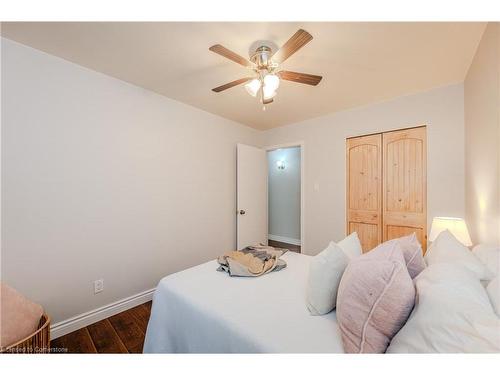 A & B-515 Brookhaven Crescent, Waterloo, ON - Indoor Photo Showing Bedroom