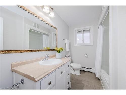 A & B-515 Brookhaven Crescent, Waterloo, ON - Indoor Photo Showing Bathroom