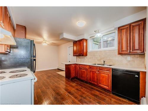 A & B-515 Brookhaven Crescent, Waterloo, ON - Indoor Photo Showing Kitchen With Double Sink