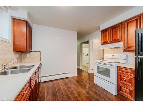 A & B-515 Brookhaven Crescent, Waterloo, ON - Indoor Photo Showing Kitchen With Double Sink