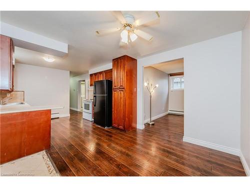 A & B-515 Brookhaven Crescent, Waterloo, ON - Indoor Photo Showing Kitchen