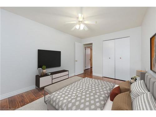 A & B-515 Brookhaven Crescent, Waterloo, ON - Indoor Photo Showing Bedroom