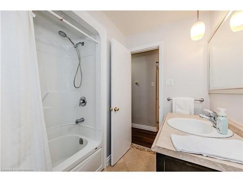 A & B-515 Brookhaven Crescent, Waterloo, ON - Indoor Photo Showing Bathroom