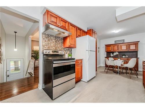 A & B-515 Brookhaven Crescent, Waterloo, ON - Indoor Photo Showing Kitchen