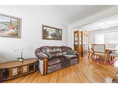 27 Westchester Drive, Kitchener, ON - Indoor Photo Showing Living Room