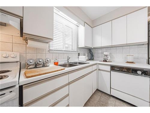 27 Westchester Drive, Kitchener, ON - Indoor Photo Showing Kitchen With Double Sink