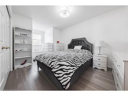 27 Westchester Drive, Kitchener, ON - Indoor Photo Showing Bedroom