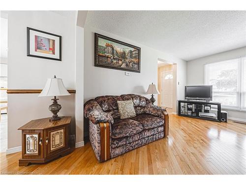 27 Westchester Drive, Kitchener, ON - Indoor Photo Showing Living Room