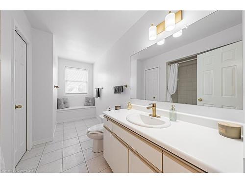 27 Westchester Drive, Kitchener, ON - Indoor Photo Showing Bathroom