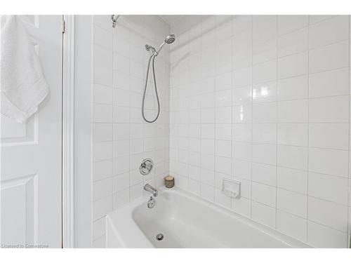 27 Westchester Drive, Kitchener, ON - Indoor Photo Showing Bathroom