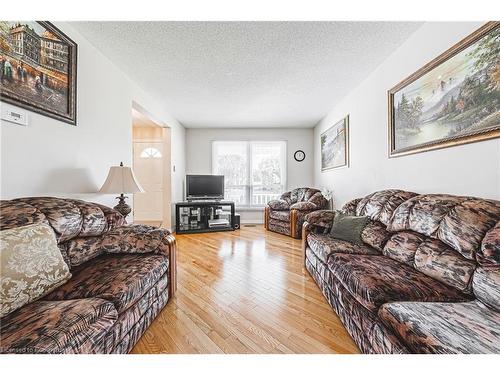 27 Westchester Drive, Kitchener, ON - Indoor Photo Showing Living Room