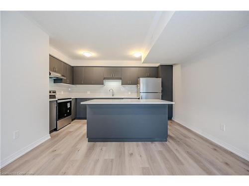 C138-590 Benninger Drive, Kitchener, ON - Indoor Photo Showing Kitchen