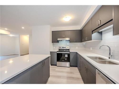 C138-590 Benninger Drive, Kitchener, ON - Indoor Photo Showing Kitchen With Double Sink With Upgraded Kitchen