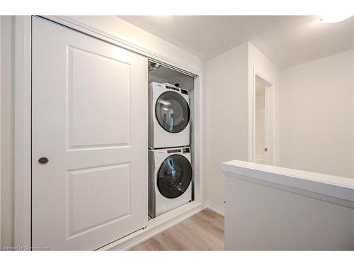 C138-590 Benninger Drive, Kitchener, ON - Indoor Photo Showing Laundry Room