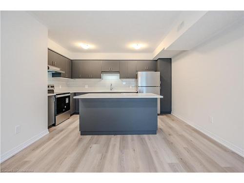 C137-588 Benninger Drive, Kitchener, ON - Indoor Photo Showing Kitchen