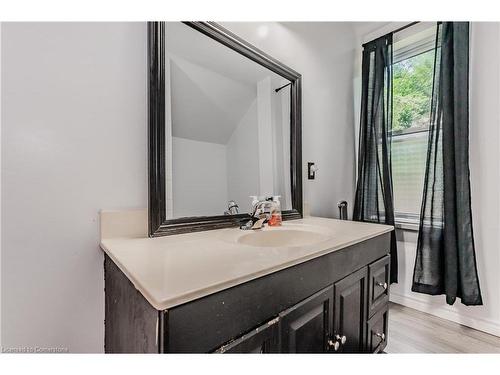 321 John Street, Mount Forest, ON - Indoor Photo Showing Bathroom