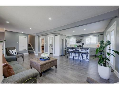 51 Rossford Crescent, Kitchener, ON - Indoor Photo Showing Living Room