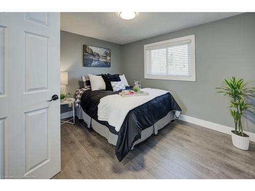 51 Rossford Crescent, Kitchener, ON - Indoor Photo Showing Bedroom