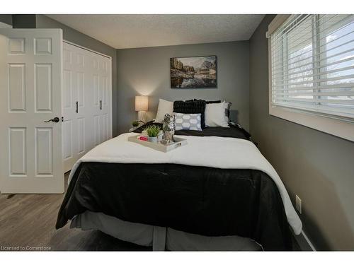 51 Rossford Crescent, Kitchener, ON - Indoor Photo Showing Bedroom