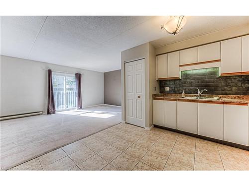 4-323 Northlake Drive, Waterloo, ON - Indoor Photo Showing Kitchen With Double Sink