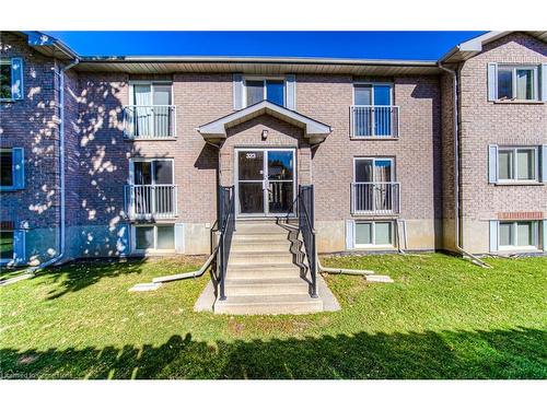 4-323 Northlake Drive, Waterloo, ON - Outdoor