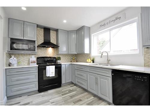 2005 Coronation Boulevard, Cambridge, ON - Indoor Photo Showing Kitchen With Double Sink With Upgraded Kitchen