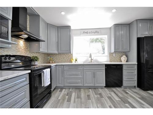 2005 Coronation Boulevard, Cambridge, ON - Indoor Photo Showing Kitchen With Upgraded Kitchen