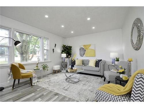 2005 Coronation Boulevard, Cambridge, ON - Indoor Photo Showing Living Room