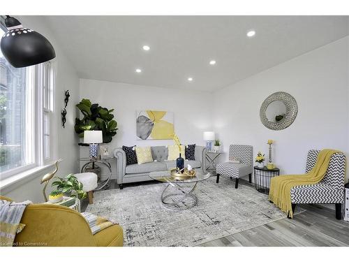 2005 Coronation Boulevard, Cambridge, ON - Indoor Photo Showing Living Room