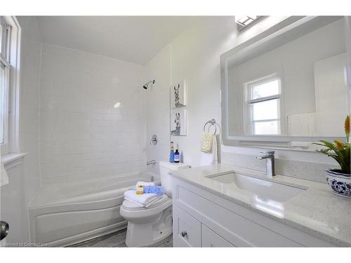 2005 Coronation Boulevard, Cambridge, ON - Indoor Photo Showing Bathroom