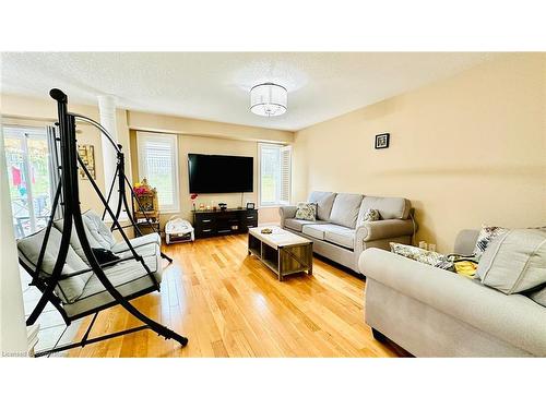 Upper-240 Purple Sage Crescent, Kitchener, ON - Indoor Photo Showing Living Room