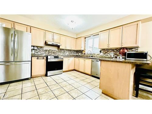 Upper-240 Purple Sage Crescent, Kitchener, ON - Indoor Photo Showing Kitchen