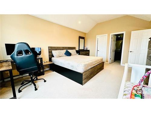 Upper-240 Purple Sage Crescent, Kitchener, ON - Indoor Photo Showing Bedroom