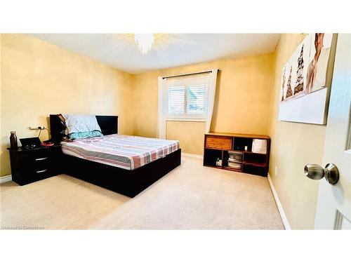 Upper-240 Purple Sage Crescent, Kitchener, ON - Indoor Photo Showing Bedroom