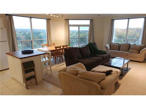 1106-255 Keats Way, Waterloo, ON - Indoor Photo Showing Living Room