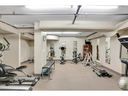 404-500 Westmount Road W, Kitchener, ON - Indoor Photo Showing Gym Room