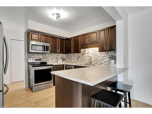 404-500 Westmount Road W, Kitchener, ON - Indoor Photo Showing Kitchen With Upgraded Kitchen