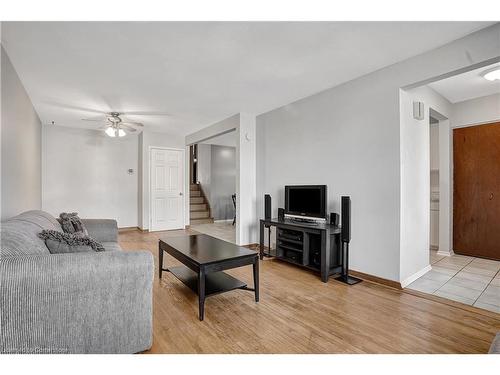 104 Strathcona Crescent, Kitchener, ON - Indoor Photo Showing Living Room