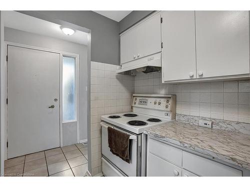 104 Strathcona Crescent, Kitchener, ON - Indoor Photo Showing Kitchen