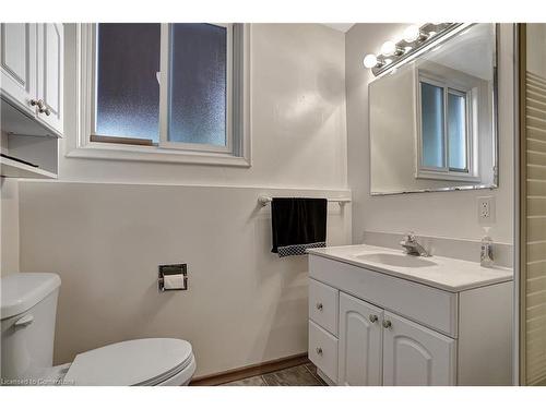 104 Strathcona Crescent, Kitchener, ON - Indoor Photo Showing Bathroom