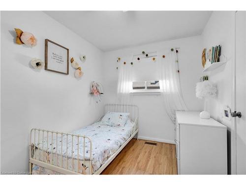 260 Tweedsmuir Avenue, London, ON - Indoor Photo Showing Bedroom