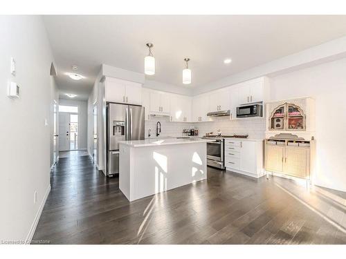 22 Sandstone Street, Cambridge, ON - Indoor Photo Showing Kitchen With Upgraded Kitchen