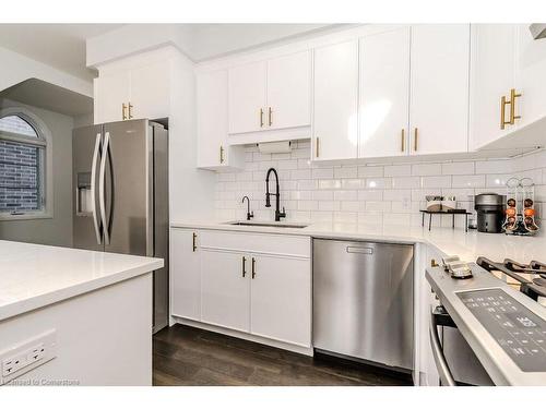 22 Sandstone Street, Cambridge, ON - Indoor Photo Showing Kitchen With Upgraded Kitchen