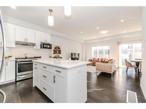 22 Sandstone Street, Cambridge, ON - Indoor Photo Showing Kitchen With Upgraded Kitchen