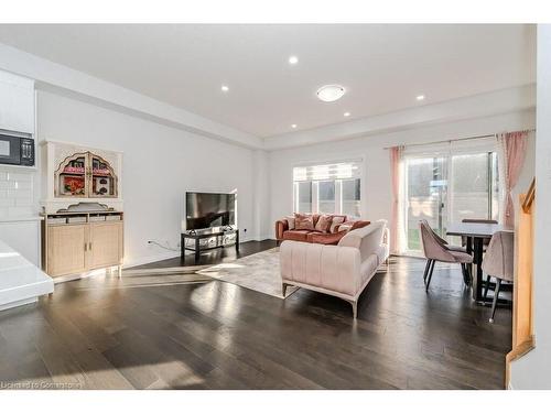 22 Sandstone Street, Cambridge, ON - Indoor Photo Showing Living Room