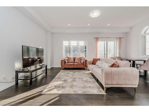 22 Sandstone Street, Cambridge, ON - Indoor Photo Showing Living Room