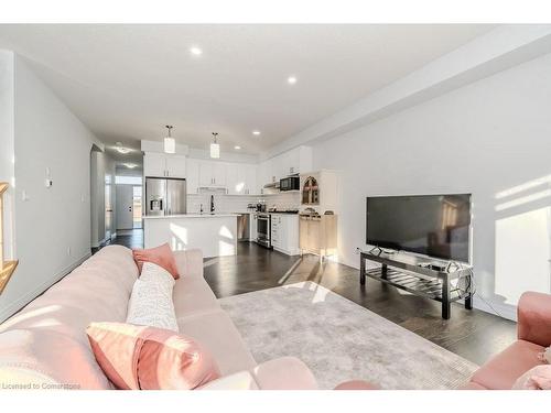 22 Sandstone Street, Cambridge, ON - Indoor Photo Showing Living Room