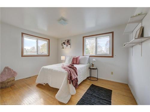 52 Brentwood Drive, Guelph, ON - Indoor Photo Showing Bedroom