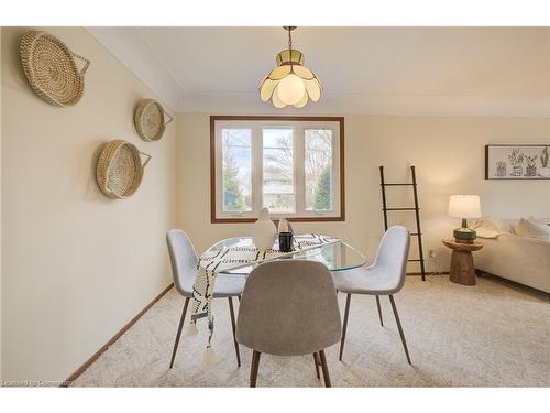 52 Brentwood Drive, Guelph, ON - Indoor Photo Showing Dining Room